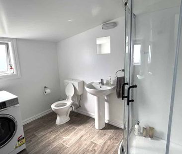 A Christmas Cracker - Photo 5