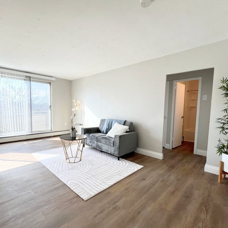 Olympia Court Apartments - ALL INCLUSIVE - Photo 1