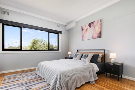 6 Comber Crescent, Pendle Hill NSW 2145 - House For Rent | Domain - Photo 3