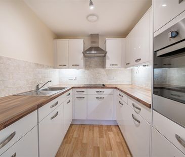 Hawthorn Lodge, Farnham - Photo 3