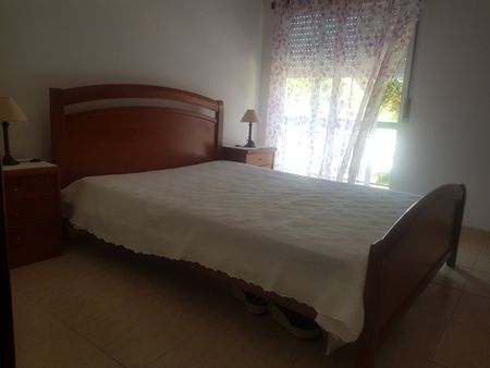 Apartamento T2 Mobilado com Elevador e Varandas - Arrendamento Sazonal (Outubro a Junho) - Photo 5