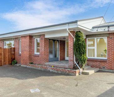 Three bedroom plus a studio - Photo 5