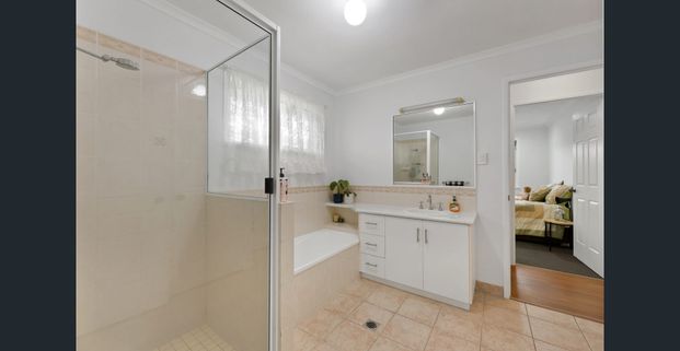 FAMILY HOME WITH POOL IN CONVENIENT NEIGHBOURHOOD - Photo 1