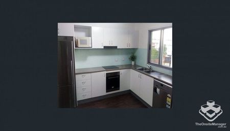 2 bed/2bath Fully Furnished Apartment in Great Location - Photo 4