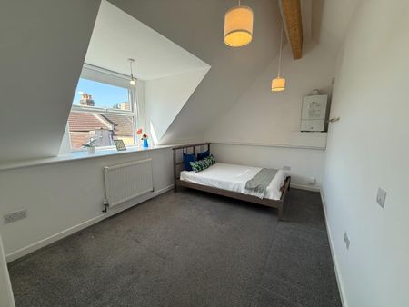 157 Clouds Hill Road, Bristol - Photo 2