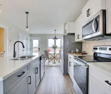 Henley Heights — 3 Bedroom Townhome - Photo 4
