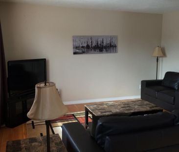 Barg Duplex, 1108 November 1/26 - Photo 4