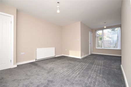 84, Springfield Avenue, Morley, Leeds, West Yorkshire, LS27 9PW - Photo 2