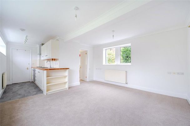 4 bedroom detached house to rent - Photo 1