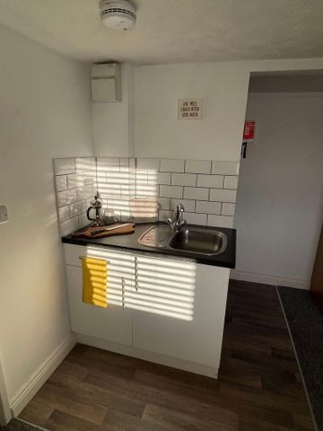 1 bedroom in a house share to rent - Photo 5