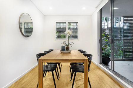 Ultra-Convenient and Modern Two Bedroom Apartment - Photo 2