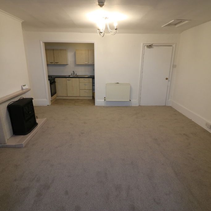 Flat 5, 53 Southfield - Photo 1