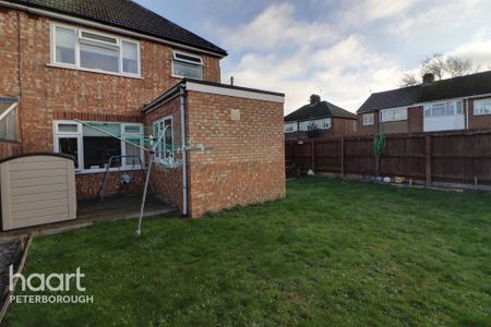 3 bedroom semi-detached house to rent - Photo 3