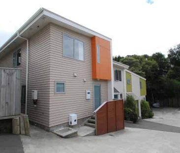 3 BEDROOM TOWNHOUSE - Photo 2