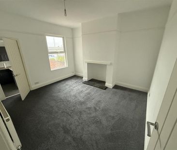 2 bedroom end of terrace house to rent - Photo 4