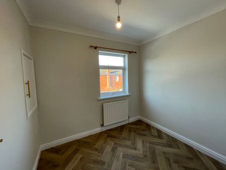 2 bedroom Mid Terraced House to let - Photo 3