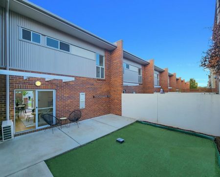 Stylish and Spacious Townhouse - Photo 2