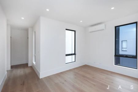 “Brand New Townhome in Prestigious Port Lane” - Photo 2