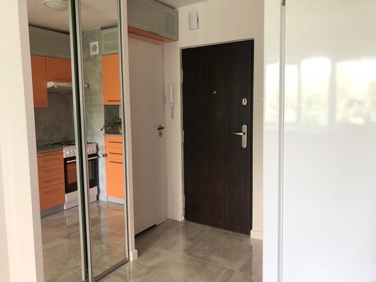 KAWALERKA W BARDZO DOBREJ LOKALIZACJI - Zdjęcie 1