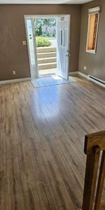 Un grand lumineux 4 1/2 sur un triplex à louer - Photo 4
