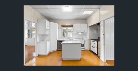 Character and charm in sough-after suburb - Photo 4