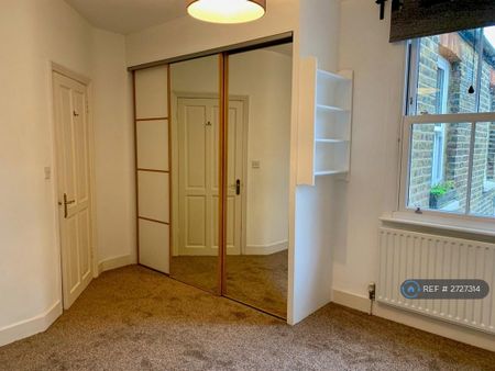 2 bedroom flat to rent - Photo 2