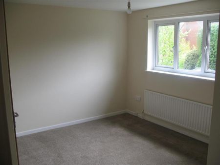 4 bedroom detached house to rent - Photo 2