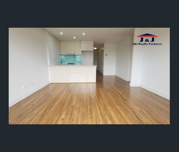 Modern luxury 2 bedroom apt in a great location - Photo 4