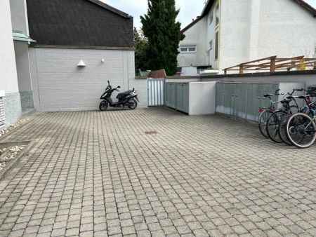 Erstklassige 3 Zimmer-Penthouse-Wohnung mit 2 Balkonen, EBK und Kfz-Stellplatz in Mainz-Oberstadt - Photo 4