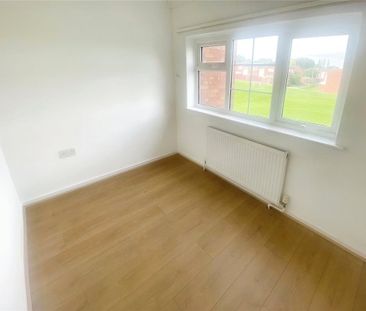 3 bedroom end of terrace house to rent - Photo 3
