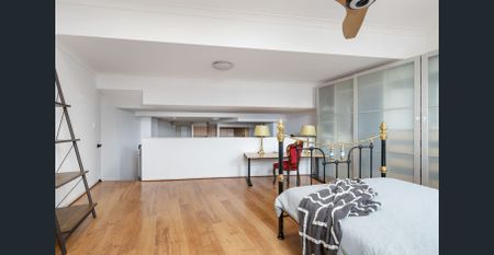 Expansive loft-style apartment in Art Deco conversion - Photo 5