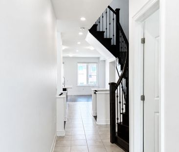 For Lease - 103 Drizzel Crescent, Richmond Hill, Ontario - Photo 1