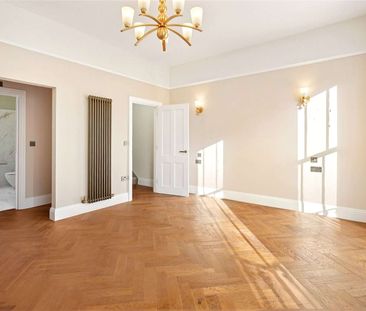 A five bedroom Georgian house totally refurbished throughout and pr... - Photo 2
