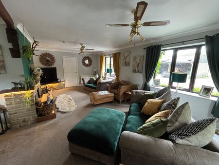 6 bedroom detached house to rent - Photo 2
