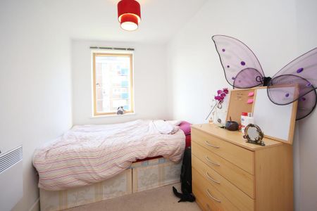 2 bedroom flat to rent - Photo 2