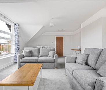 *Includes GAS & ELECTRIC* Spacious and well presented three bedroom... - Photo 4