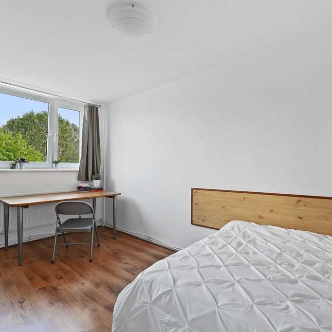 3 bedroom flat to rent - Photo 1