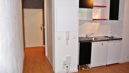 Location Appartement 1 pièce 31m² PAU 64000 - Photo 2