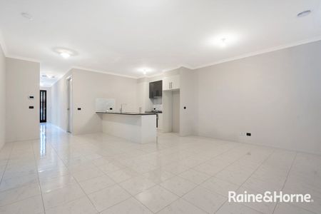 Stunning Family Home in Cranbourne East - $600/week - Photo 4