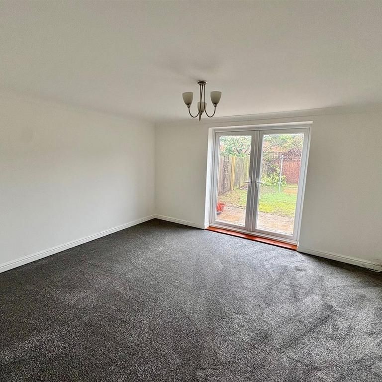 3 bedroom end of terrace house to rent - Photo 1