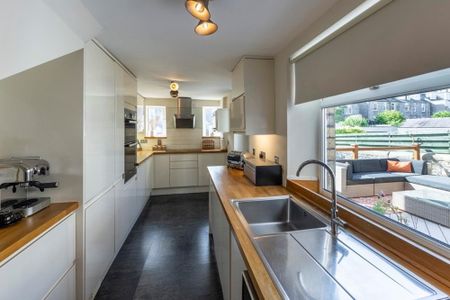 4 bedroom terraced house to rent - Photo 2