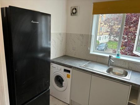 1 bedroom in a house share to rent - Photo 5