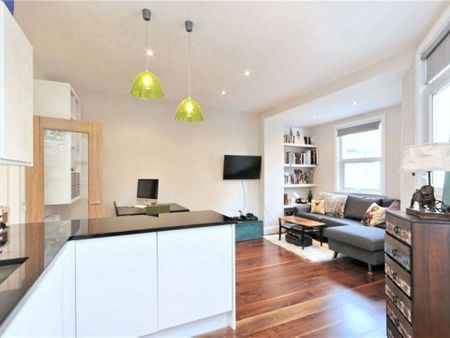 Village Mount, Perrins Court, Hampstead, London, NW3 1QU - Photo 3