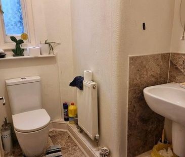 Room in a Shared House, Colchester Road, E10 - Photo 4