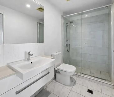 Modern Apartment With Spectacular Views - Photo 2