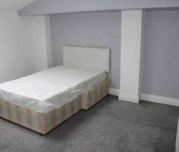 3 bedroom flat to rent - Photo 2
