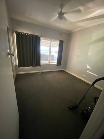 White Hills - Photo 2