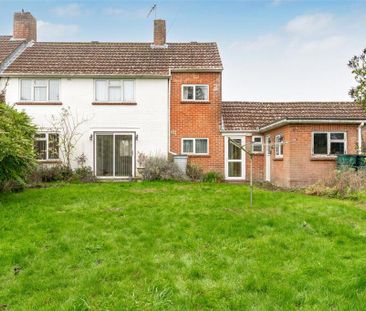 3 bedroom end of terrace house to rent - Photo 2