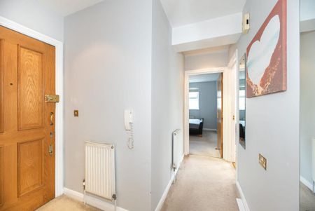 1 bedroom in a flat share to rent - Photo 3