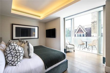 A three bedroom apartment of approximately 1,860 square feet. - Photo 3